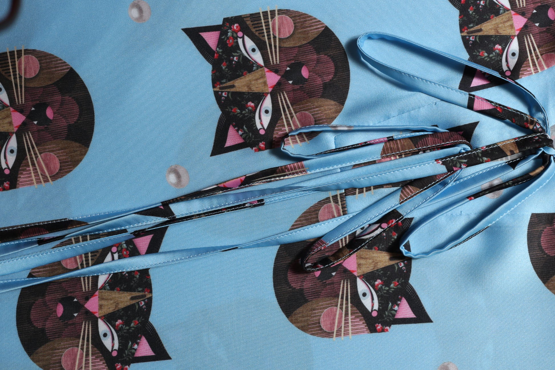 Il The delle 5 Keaton vestito dettaglio